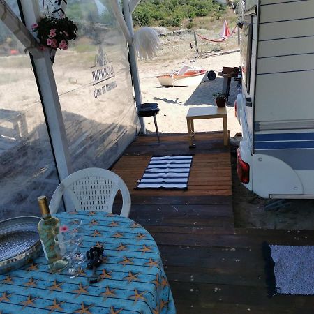 Sea Caravan/Camper On The Beach Kiten  Buitenkant foto
