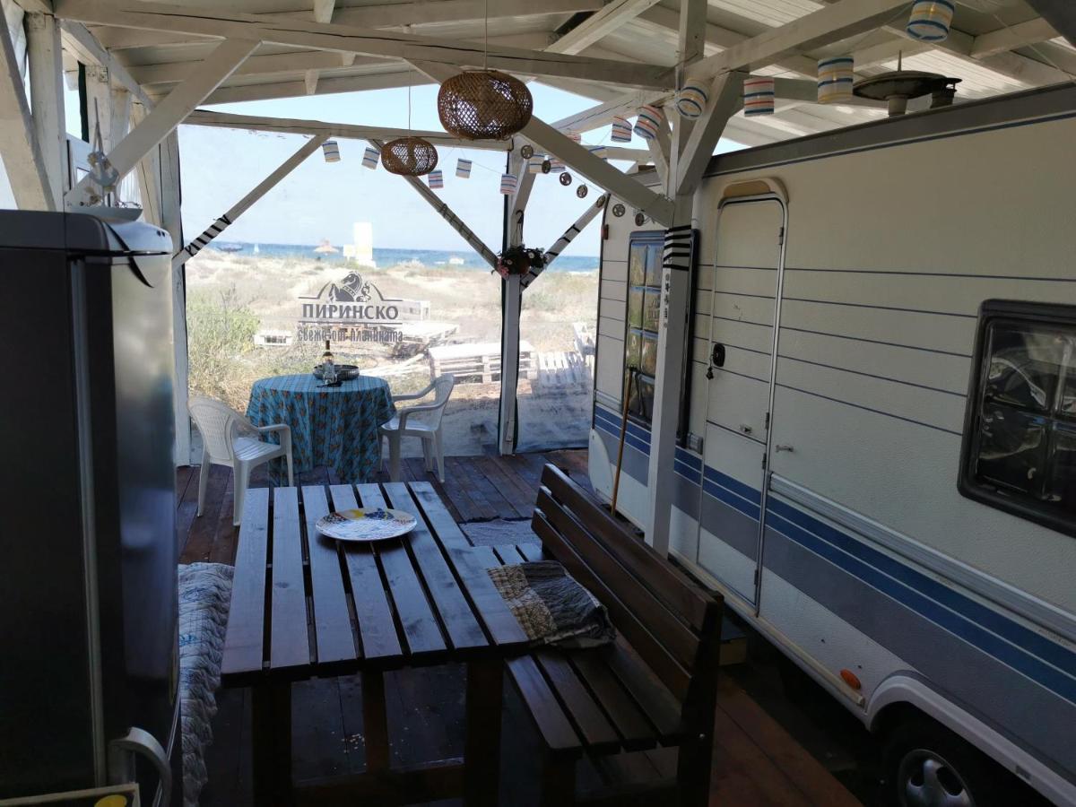 Sea Caravan/Camper On The Beach Kiten  Buitenkant foto